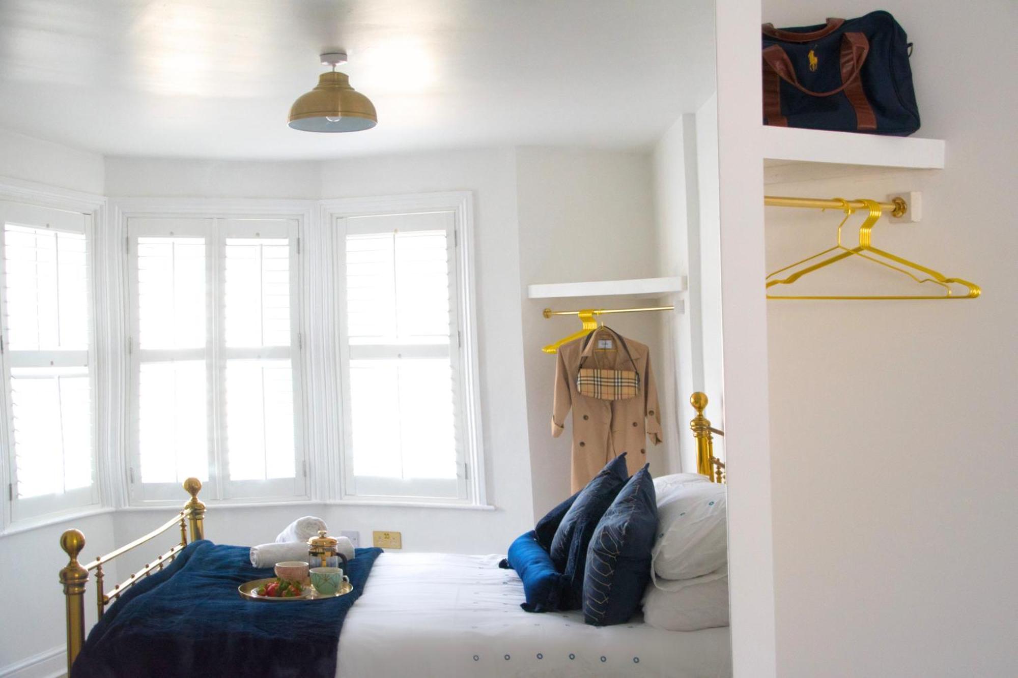 Appartement Modern Town Centre Flat - Free Shared Parking, King Size Bed, 5 Minutes Walk To *