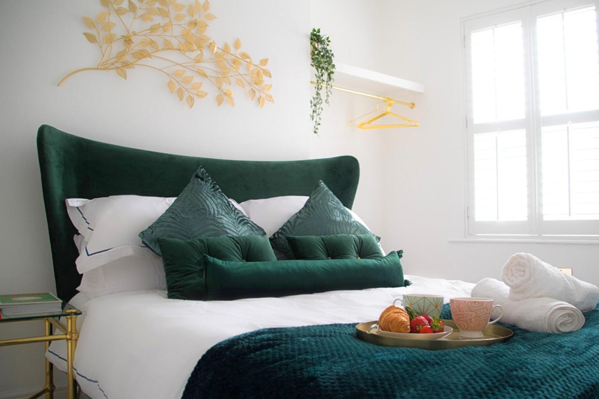 Modern Town Centre Flat - Free Shared Parking, King Size Bed, 5 Minutes Walk To * Bornemouth